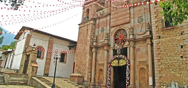 Templo de Santa María Ahuacatlán, Valle de Bravo