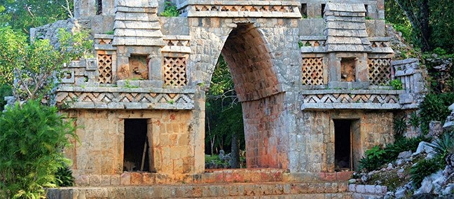 Zona Arqueológica de Labná, Ticul