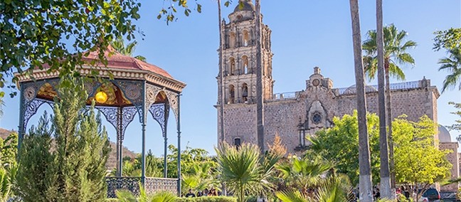 Plaza de Armas, Álamos
