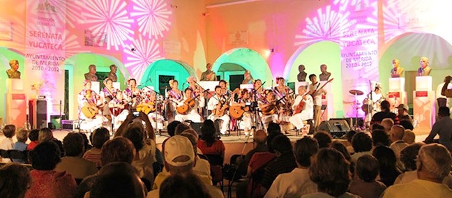 Serenata Yucateca en Parque de Santa Lucía, Mérida