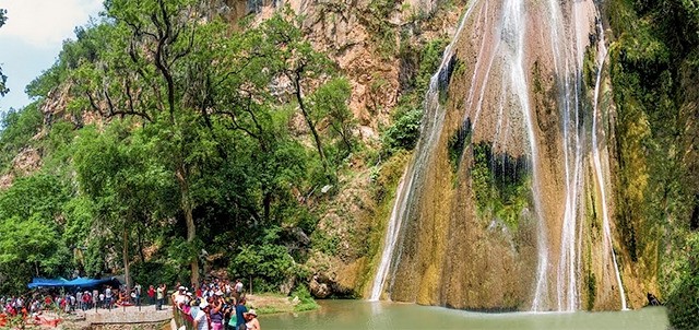 Cascada Cola de Caballo, Santiago