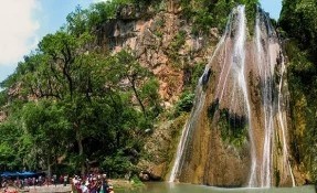 Cascada Cola de Caballo