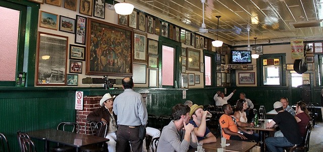 Cantina Hussong's, Ensenada