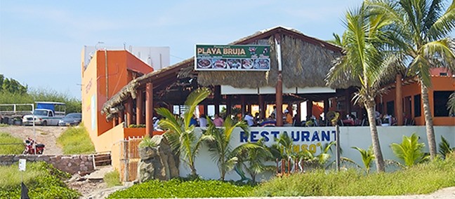 Mr. Lionso Playa Bruja, Mazatlán
