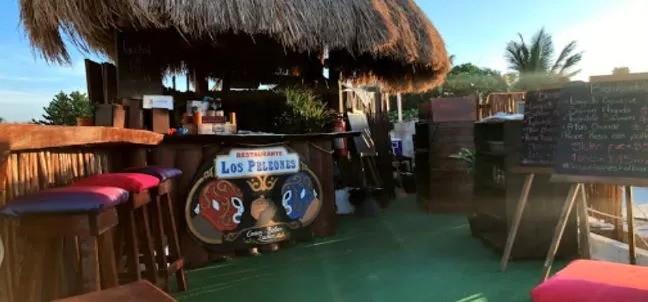 Los Peleones, Holbox