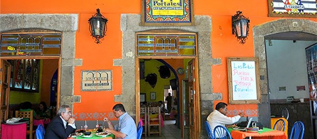 Los Portales