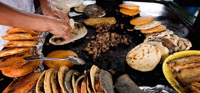 Gorditas de Queso y Guisados