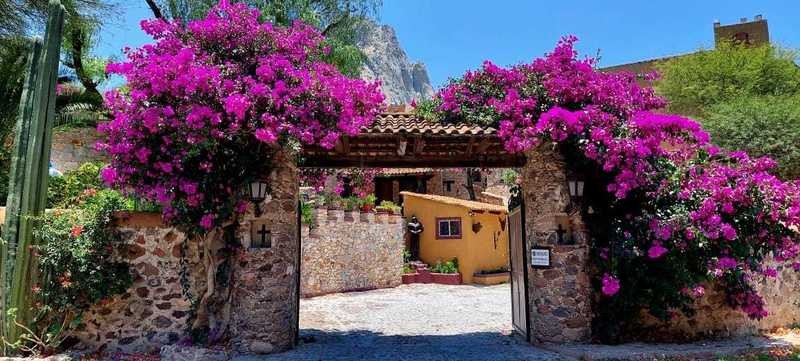 Hostal Medieval, Bernal