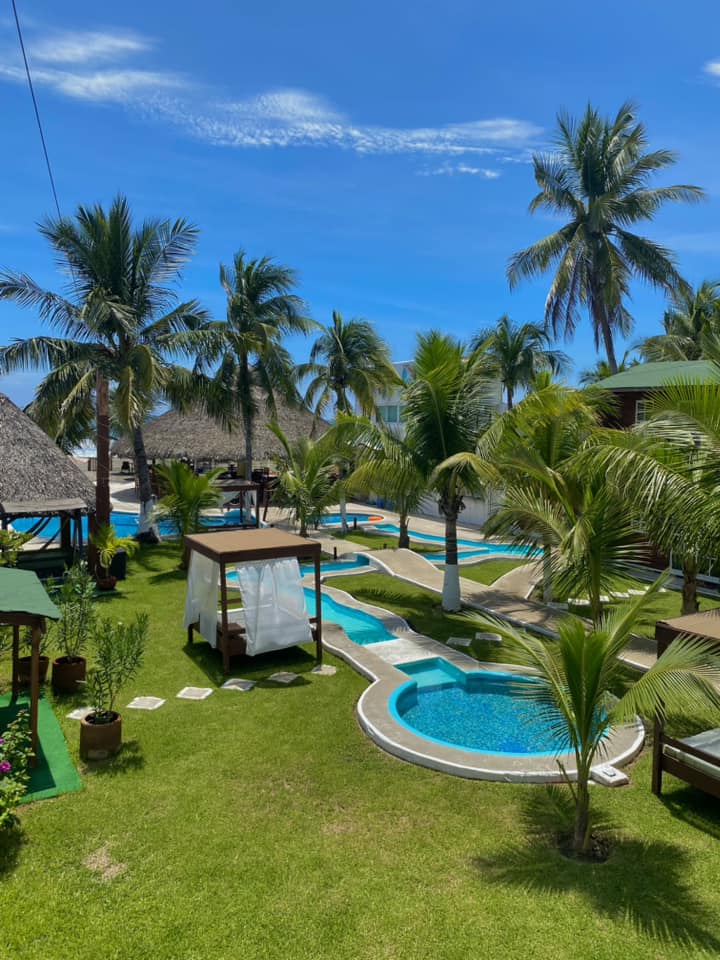 Albatros y Club de Playa, Puerto Arista