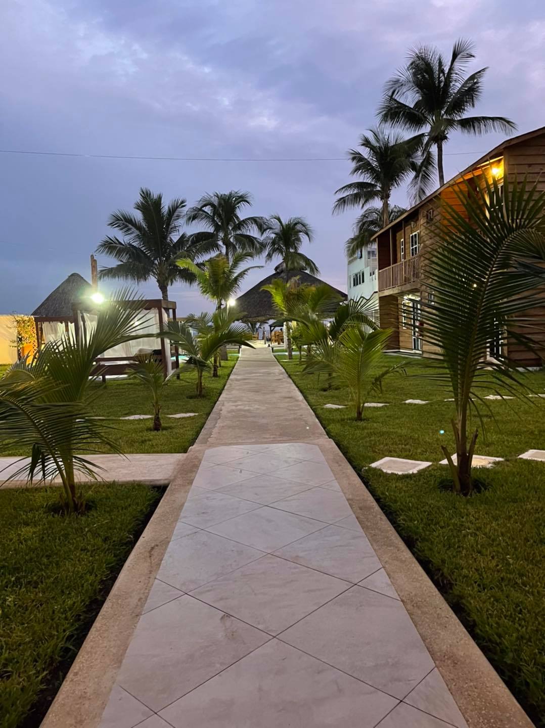 Albatros y Club de Playa, Puerto Arista