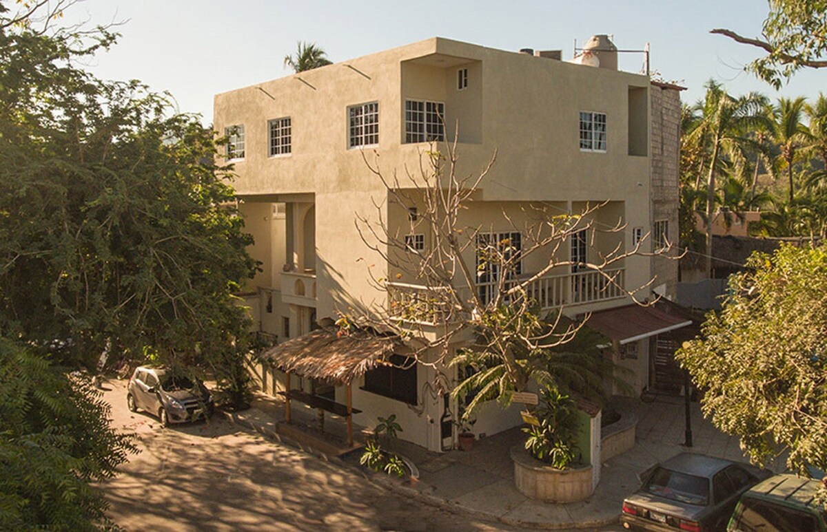Bungalows La Perla Hotel and Beach Club, San Francisco ( San Pancho )