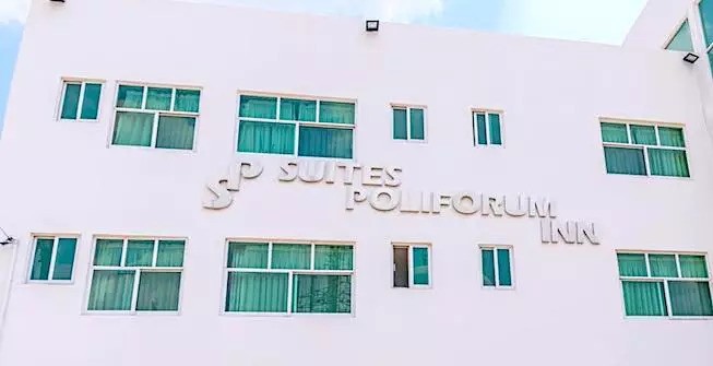 Suites Poliforum Inn, León