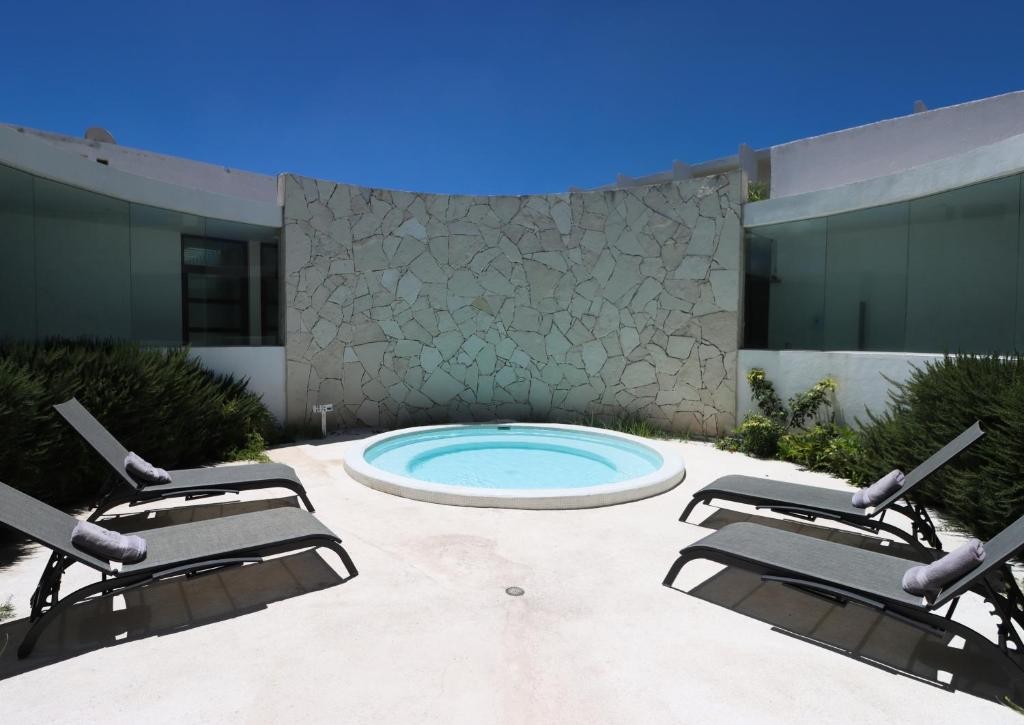 Casa Diamante, Ezequiel Montes